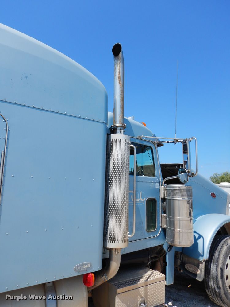 image for item DH3570 2005 Peterbilt 389 semi truck
