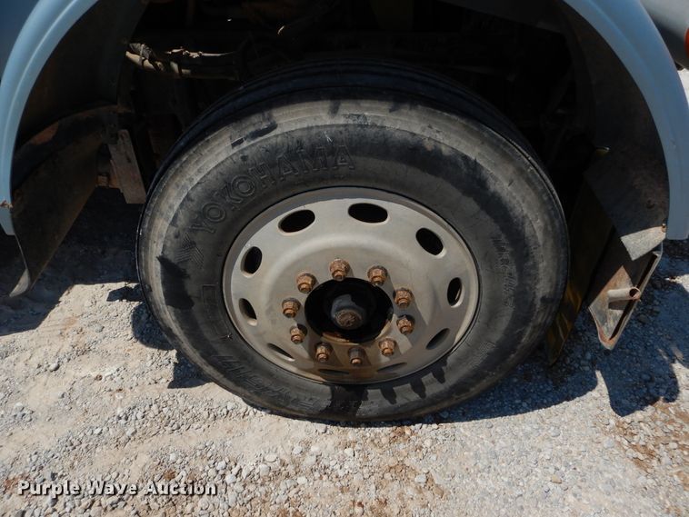 image for item DH3570 2005 Peterbilt 389 semi truck