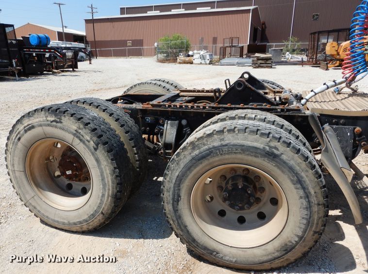 image for item DH3570 2005 Peterbilt 389 semi truck