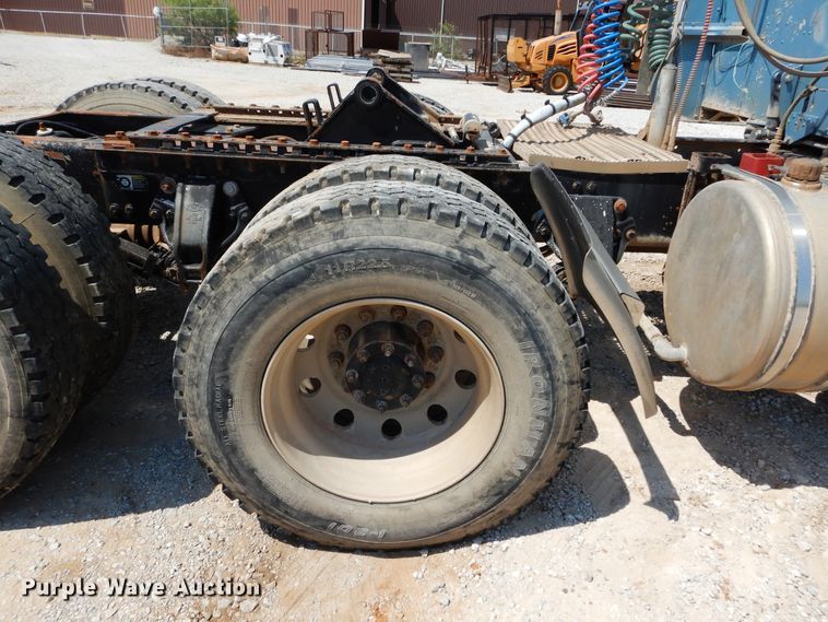 image for item DH3570 2005 Peterbilt 389 semi truck