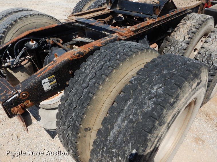 image for item DH3570 2005 Peterbilt 389 semi truck