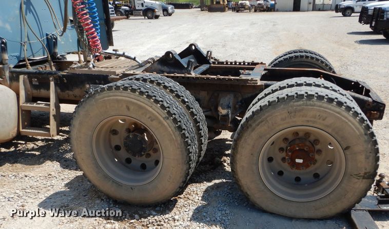 image for item DH3570 2005 Peterbilt 389 semi truck