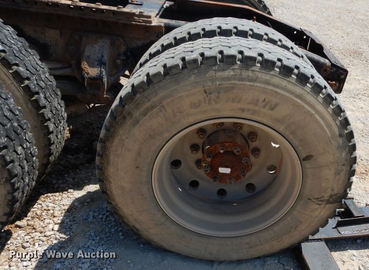 image for item DH3570 2005 Peterbilt 389 semi truck