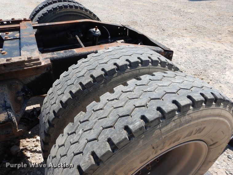 image for item DH3570 2005 Peterbilt 389 semi truck