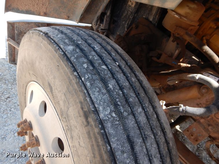 image for item DH3570 2005 Peterbilt 389 semi truck