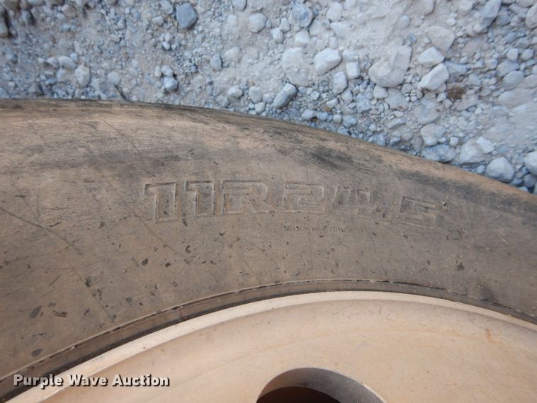 image for item DH3570 2005 Peterbilt 389 semi truck