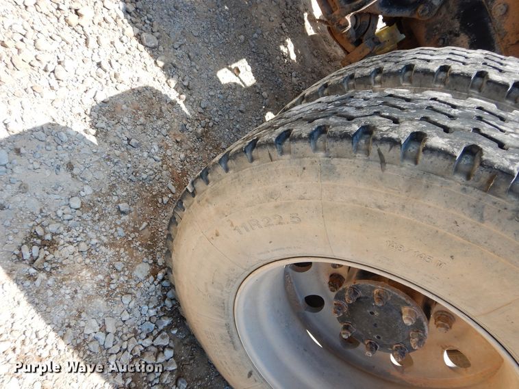 image for item DH3570 2005 Peterbilt 389 semi truck