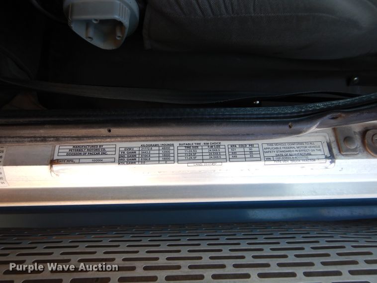 image for item DH3570 2005 Peterbilt 389 semi truck