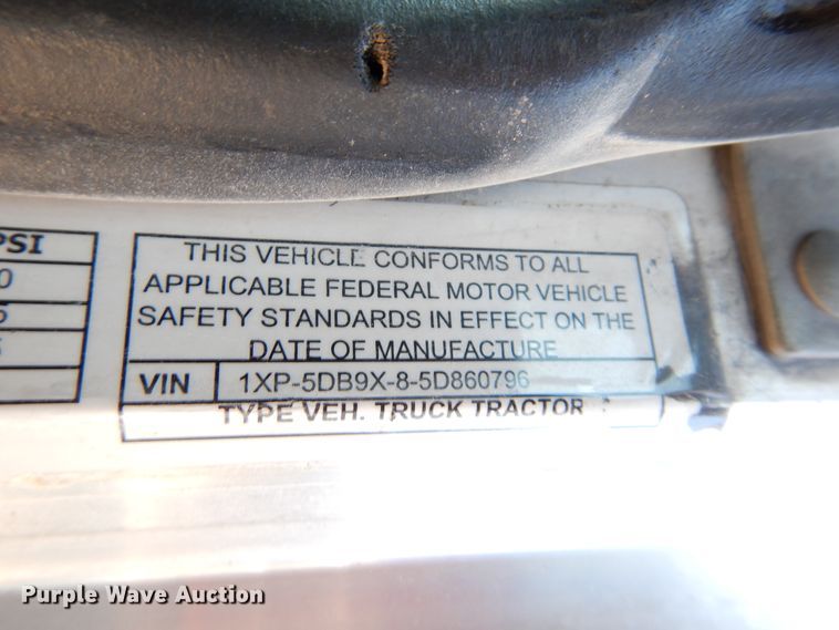 image for item DH3570 2005 Peterbilt 389 semi truck