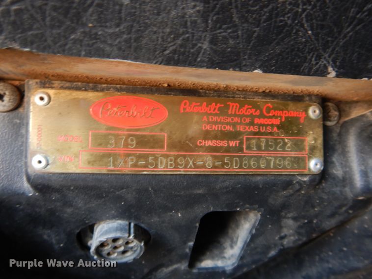 image for item DH3570 2005 Peterbilt 389 semi truck