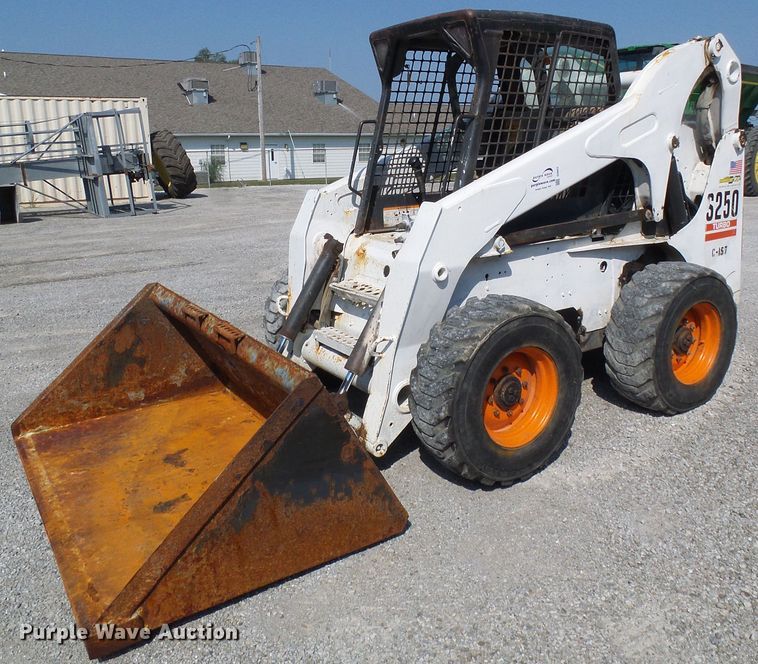 image for item DI0623 2004 Bobcat S250 skid steer