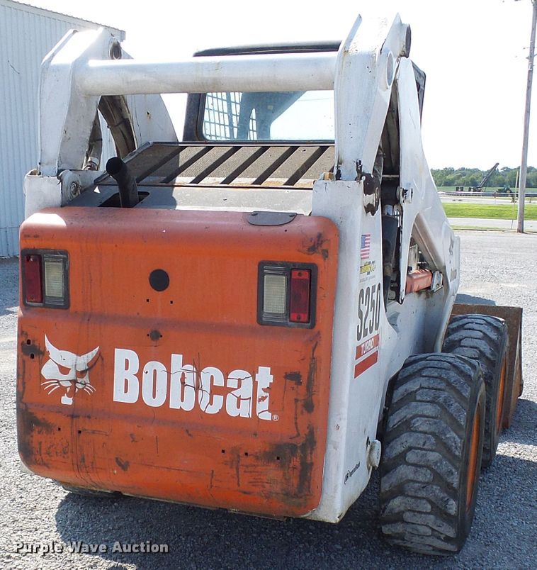 image for item DI0623 2004 Bobcat S250 skid steer