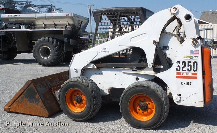 image for item DI0623 2004 Bobcat S250 skid steer