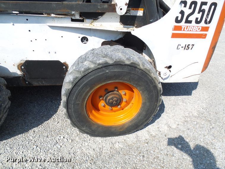 image for item DI0623 2004 Bobcat S250 skid steer