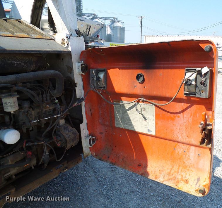 image for item DI0623 2004 Bobcat S250 skid steer