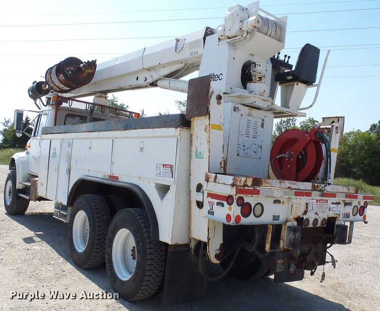 image for item DI0655 2000 International 4900 digger derrick truck