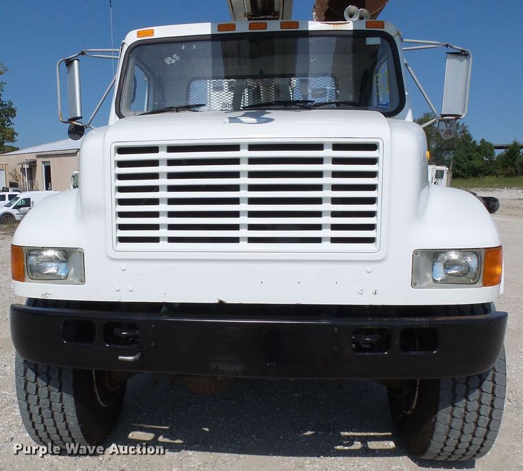 image for item DI0655 2000 International 4900 digger derrick truck