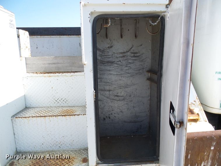 image for item DI0655 2000 International 4900 digger derrick truck