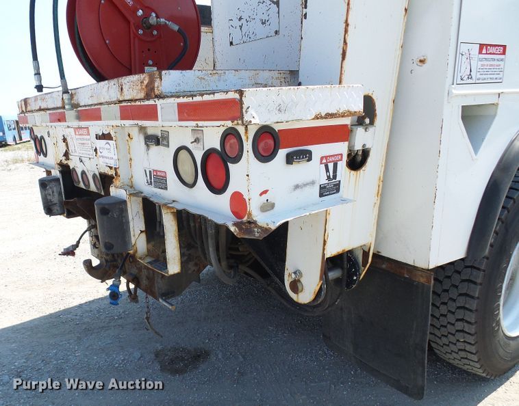 image for item DI0655 2000 International 4900 digger derrick truck