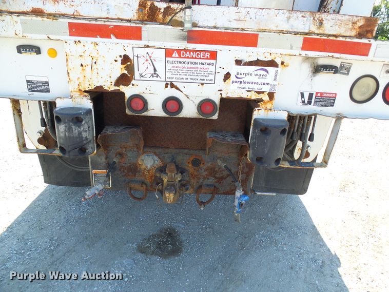 image for item DI0655 2000 International 4900 digger derrick truck