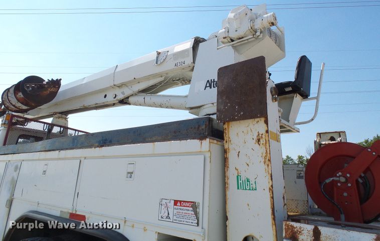 image for item DI0655 2000 International 4900 digger derrick truck