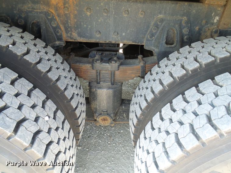 image for item DI0655 2000 International 4900 digger derrick truck