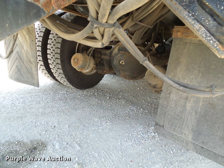 image for item DI0655 2000 International 4900 digger derrick truck