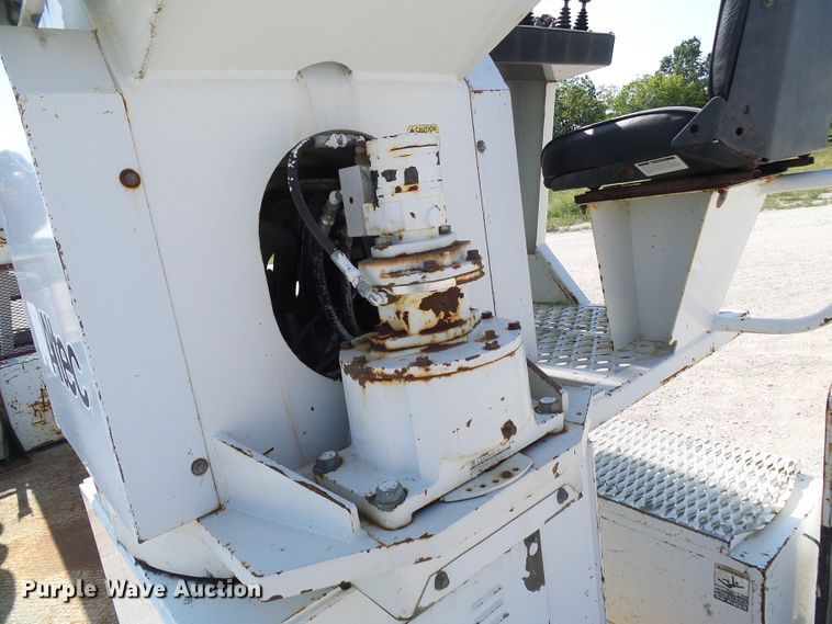 image for item DI0655 2000 International 4900 digger derrick truck