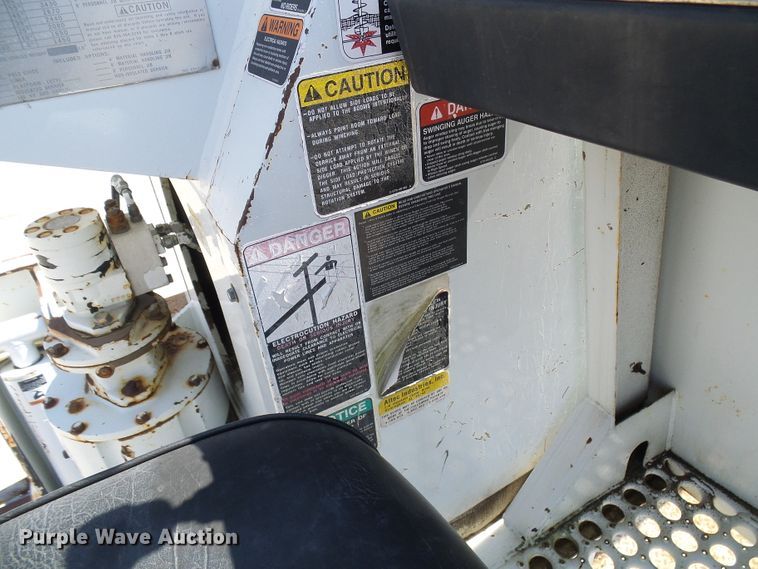 image for item DI0655 2000 International 4900 digger derrick truck