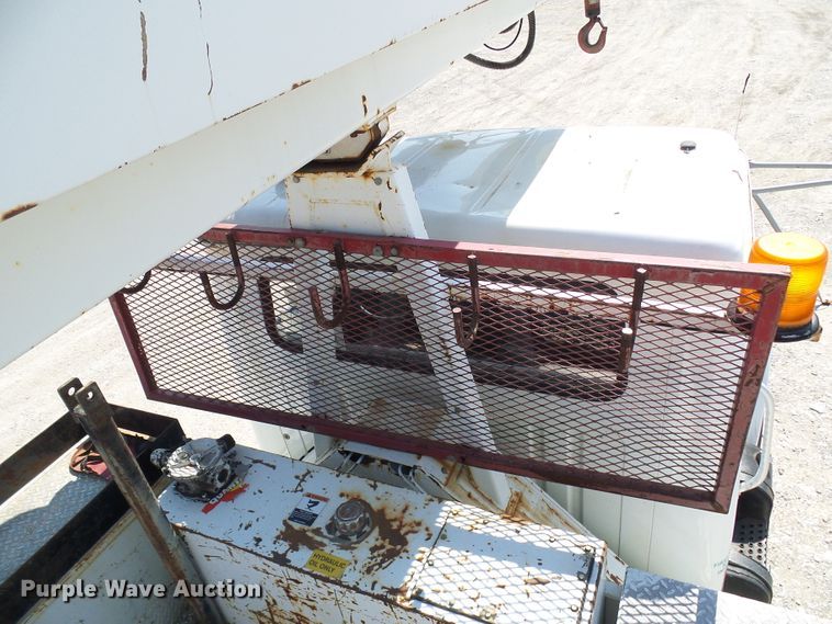 image for item DI0655 2000 International 4900 digger derrick truck