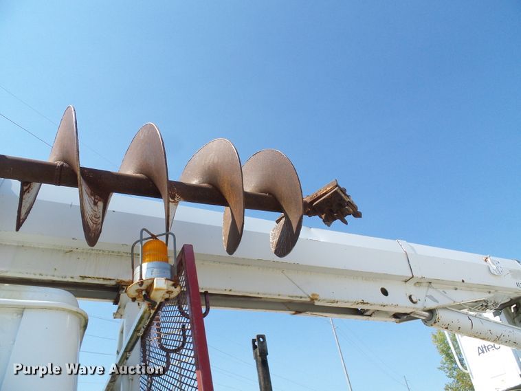 image for item DI0655 2000 International 4900 digger derrick truck