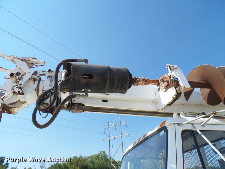 image for item DI0655 2000 International 4900 digger derrick truck