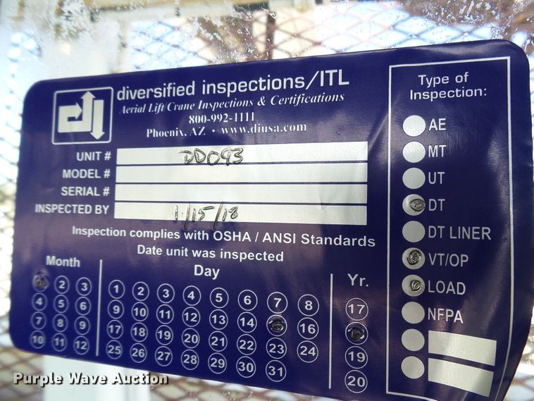 image for item DI0655 2000 International 4900 digger derrick truck