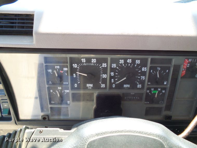 image for item DI0655 2000 International 4900 digger derrick truck