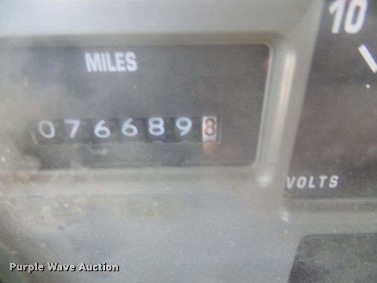 image for item DI0655 2000 International 4900 digger derrick truck