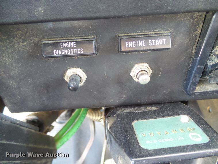 image for item DI0655 2000 International 4900 digger derrick truck