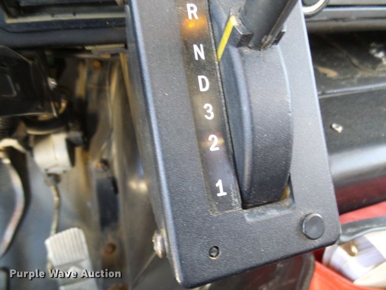 image for item DI0655 2000 International 4900 digger derrick truck