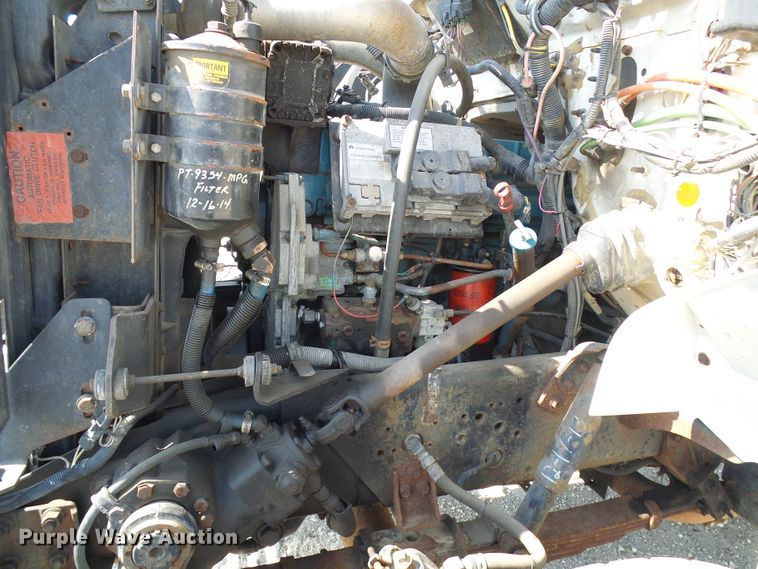 image for item DI0655 2000 International 4900 digger derrick truck