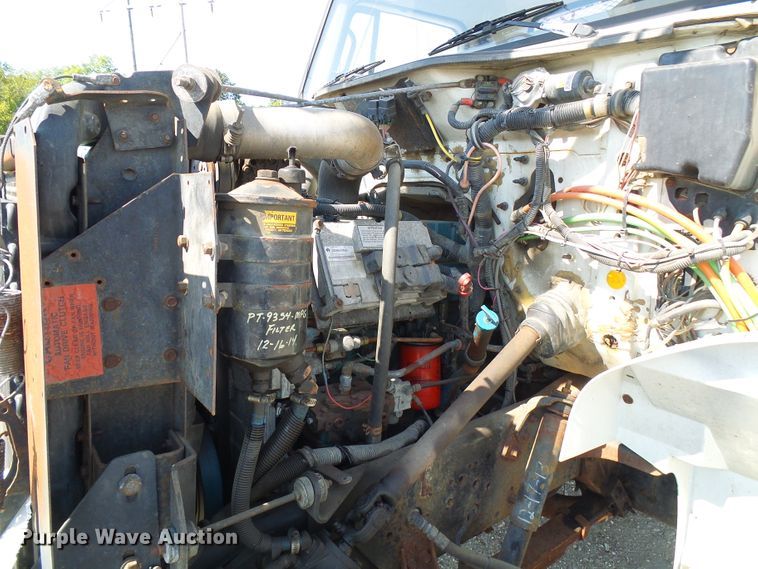 image for item DI0655 2000 International 4900 digger derrick truck