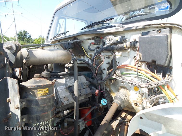 image for item DI0655 2000 International 4900 digger derrick truck