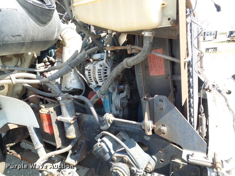 image for item DI0655 2000 International 4900 digger derrick truck