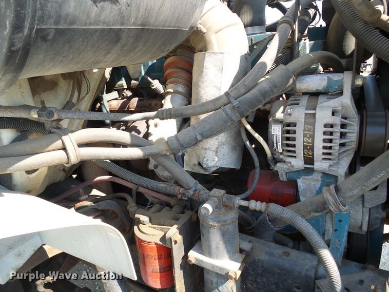 image for item DI0655 2000 International 4900 digger derrick truck