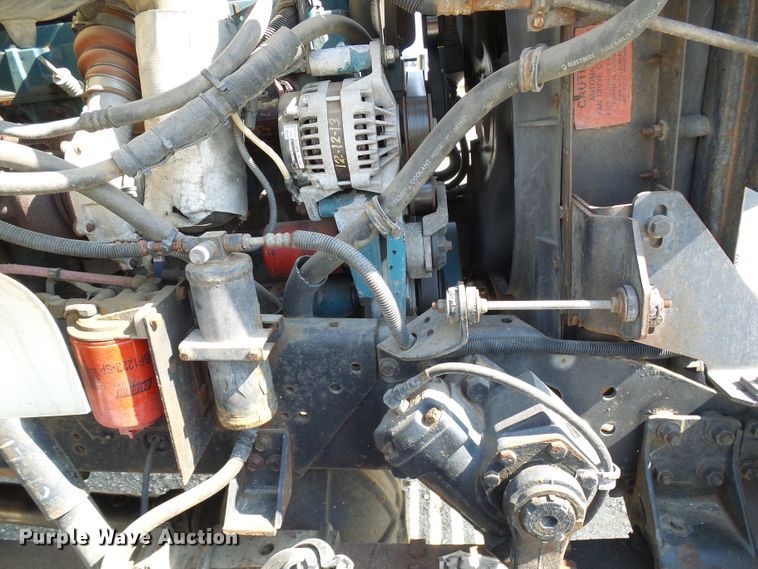 image for item DI0655 2000 International 4900 digger derrick truck