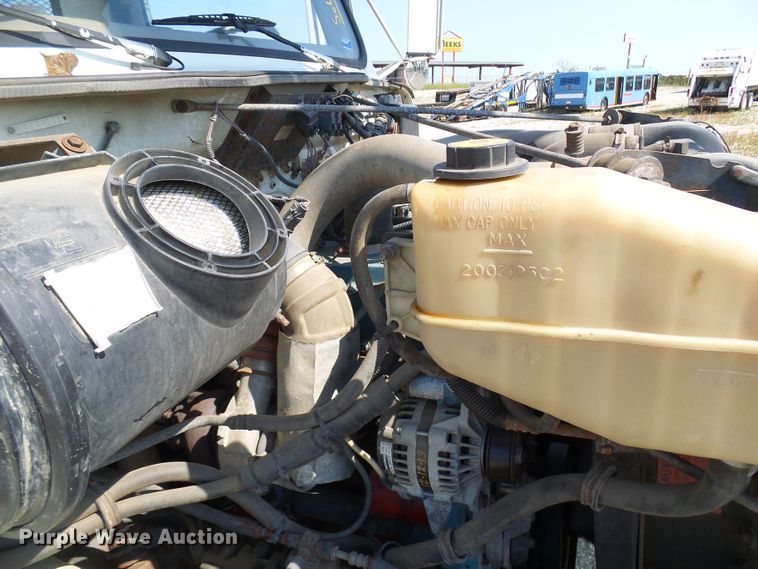 image for item DI0655 2000 International 4900 digger derrick truck