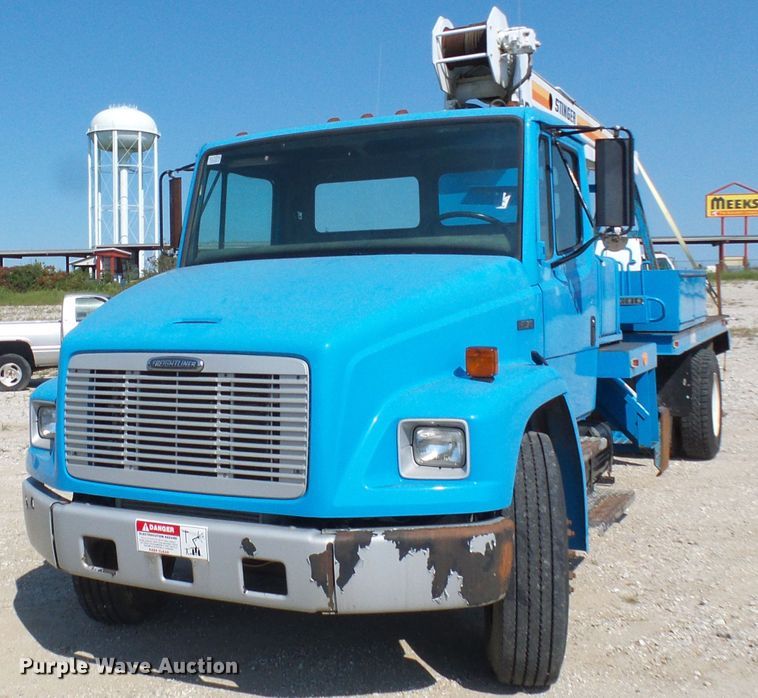 image for item DI0656 2004 Freightliner FL70 crane truck