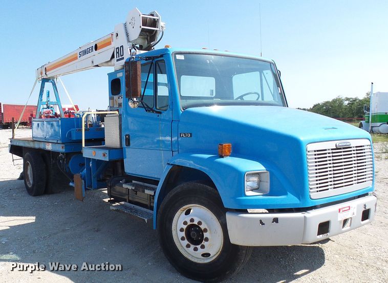 image for item DI0656 2004 Freightliner FL70 crane truck