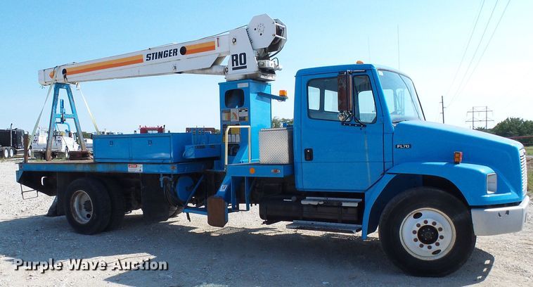 image for item DI0656 2004 Freightliner FL70 crane truck