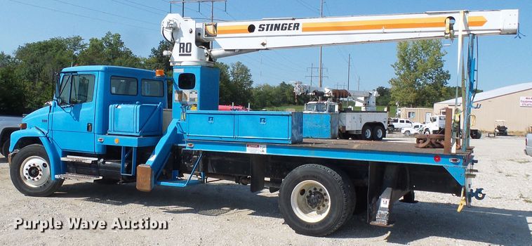 image for item DI0656 2004 Freightliner FL70 crane truck