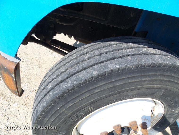 image for item DI0656 2004 Freightliner FL70 crane truck