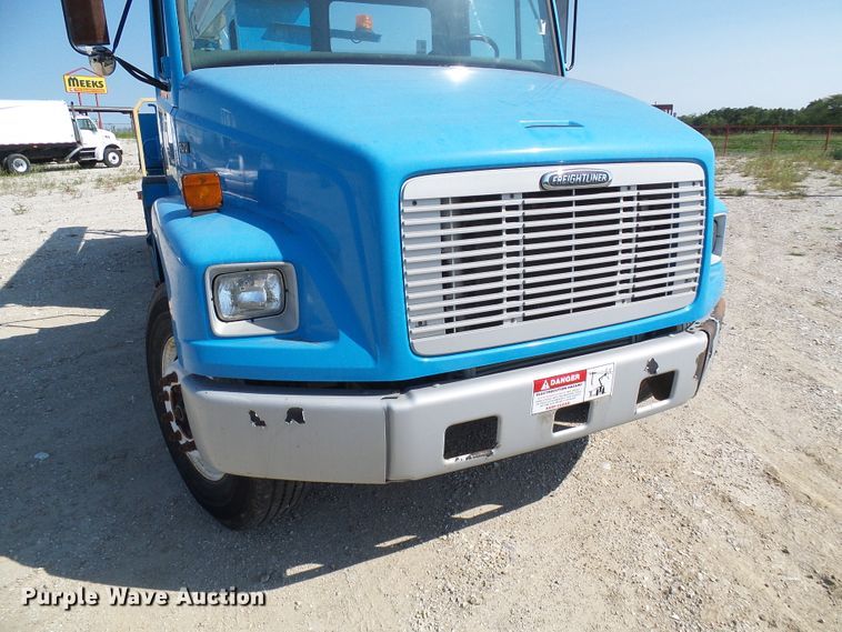 image for item DI0656 2004 Freightliner FL70 crane truck